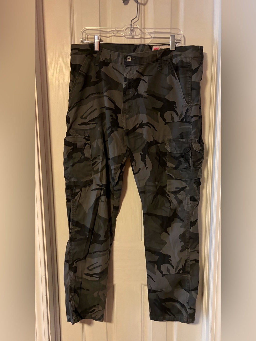 Wrangler Men’s Slim Straight Camouflage Jeans - Gray/Black 36x30